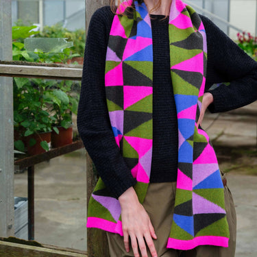 Intarsia Knitted Scarf - Hot Topics